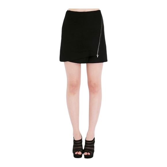 GAP Dresses & Skirts - GAP Black Mini Skirt with Zipper Accent